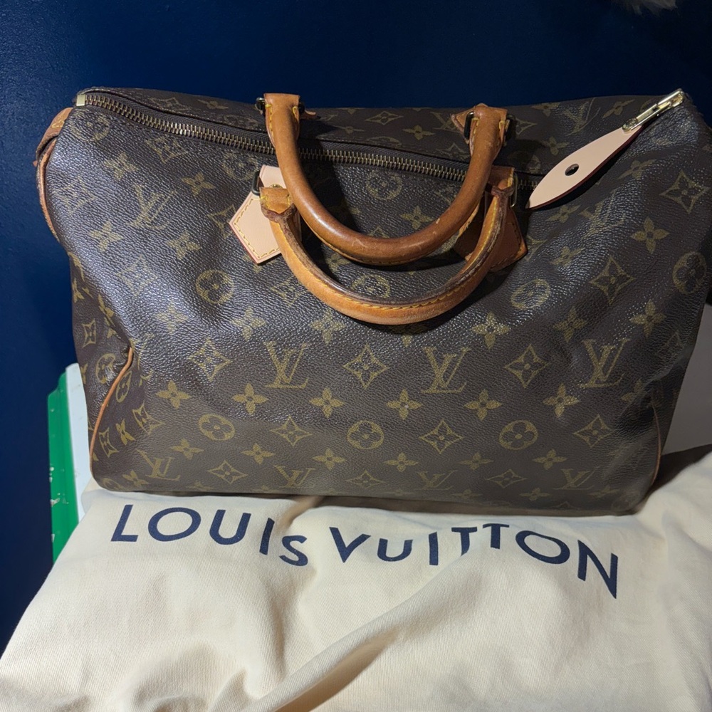Louis Vuitton speedy 35 classic monogram